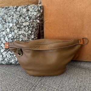 Parker Thatch Small Sling